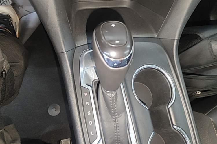 Used Chevrolet Equinox 2019 535T Automatic YuJie Edition China VI Gear Lever