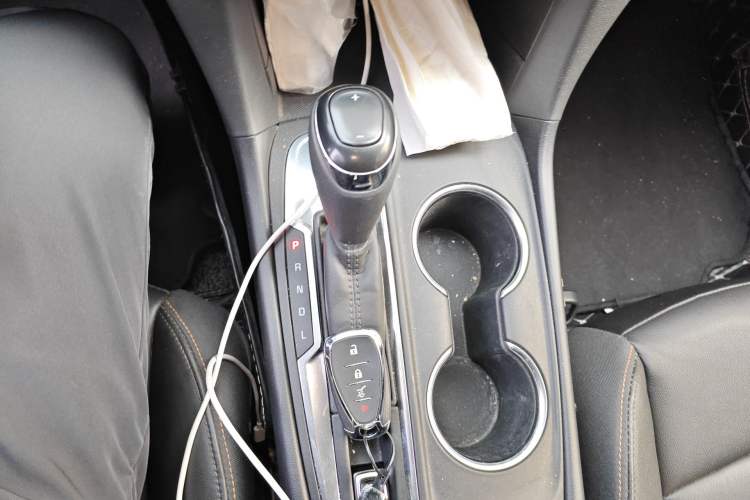 Used Chevrolet Equinox 2019 535T Automatic YuJie Edition China VI Gear Lever