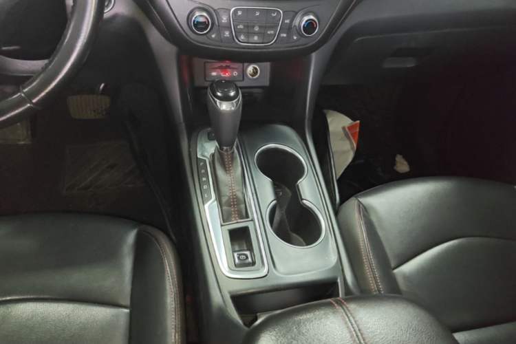 Used Chevrolet Equinox 2019 Redline 550T Automatic All-Wheel-Drive RS Model China VI Standard Gear Lever