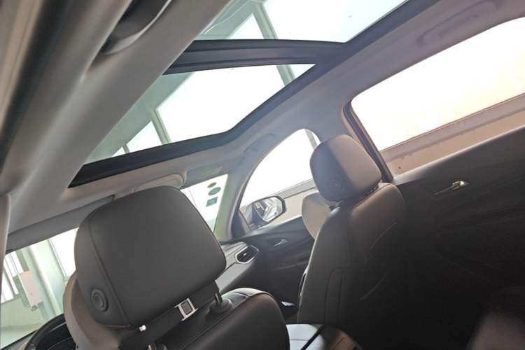Used Chevrolet Equinox 2019 535T Automatic YuJie Edition China VI Headliner