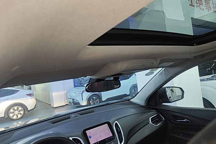 Used Chevrolet Equinox 2019 535T Automatic YuJie Edition China VI Headliner