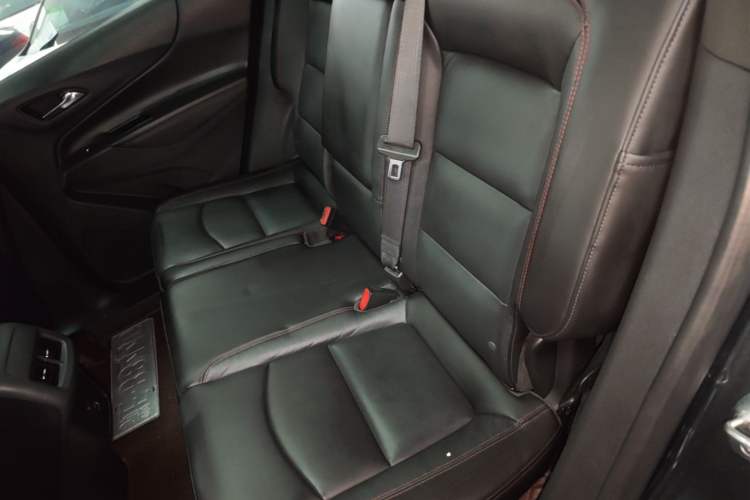 Used Chevrolet Equinox 2019 Redline 550T Automatic All-Wheel-Drive RS Model China VI Standard Left Rear Seat