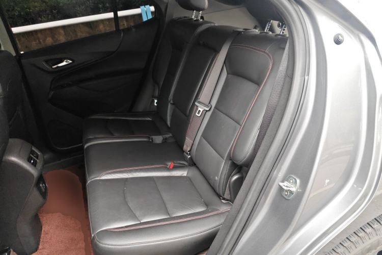 Used Chevrolet Equinox 2019 Redline 550T Automatic All-Wheel-Drive RS Model China VI Standard Left Rear Seat
