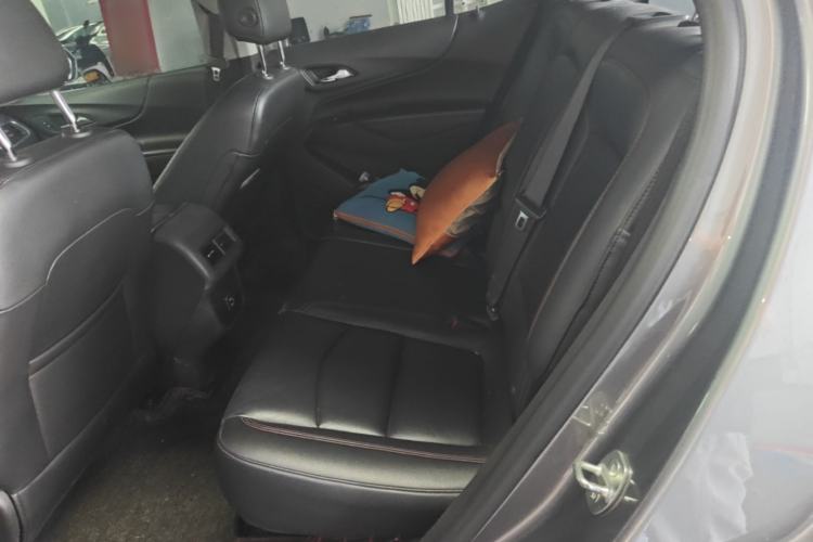 Used Chevrolet Equinox 2019 Redline 550T Automatic All-Wheel-Drive RS Model China VI Standard Left Rear Seat