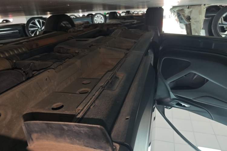 Used Chevrolet Equinox 2019 Redline 550T Automatic All-Wheel-Drive RS Model China VI Standard Left Side Sill