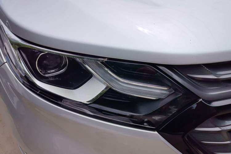 Used Chevrolet Equinox 2019 Redline 550T Automatic All-Wheel-Drive Trailblazer RS China VI Standard Right Front Headlight