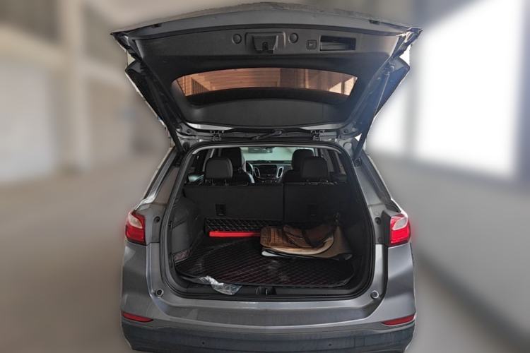 Used Chevrolet Equinox 2019 535T Automatic YuJie Edition China VI Trunk