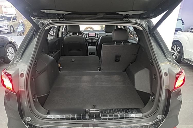 Used Chevrolet Equinox 2019 535T Automatic YuJie Edition China VI Trunk