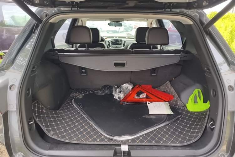 Used Chevrolet Equinox 2019 535T Automatic YuJie Edition China V Standard Trunk