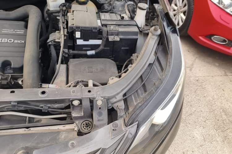 Used Chevrolet Equinox 2019 535T Automatic Chijie Edition China VI Engine Bay Left