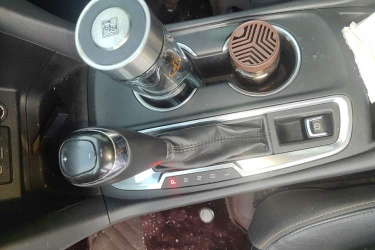 Used Chevrolet Equinox 2019 535T Automatic YuJie Edition China VI Gear Lever