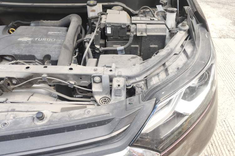 Used Chevrolet Equinox 2019 535T Automatic YuJie Edition China VI Engine Bay Left