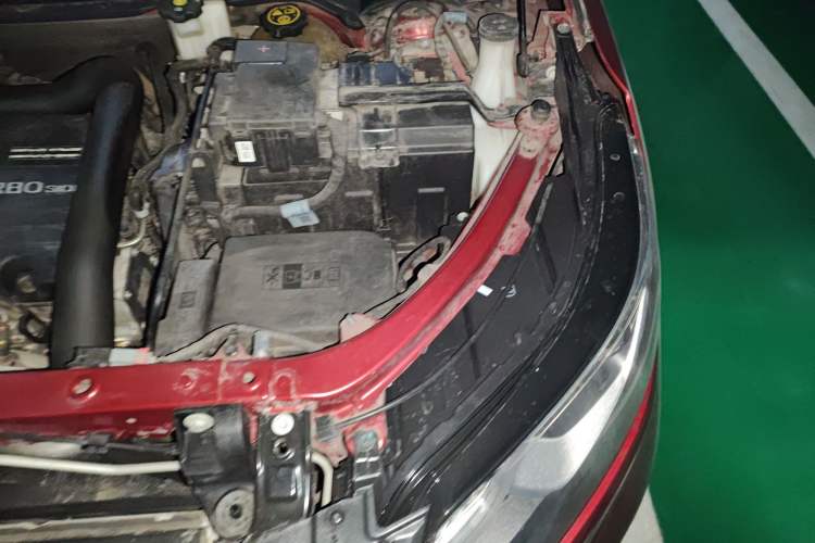 Used Chevrolet Equinox 2019 535T Automatic YuJie Edition China VI Engine Bay Left