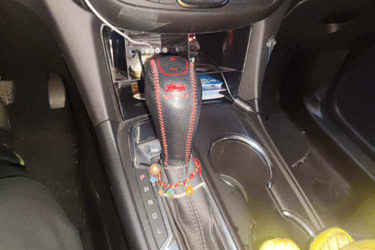 Used Chevrolet Equinox 2019 535T Automatic YuJie Edition China VI Gear Lever