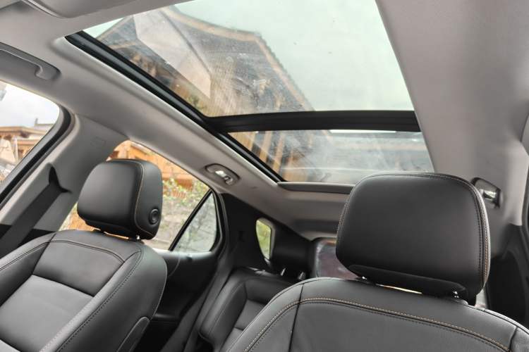Used Chevrolet Equinox 2019 535T Automatic YuJie Edition China VI Interior 3