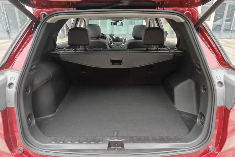 Used Chevrolet Equinox 2019 535T Automatic YuJie Edition China VI Trunk