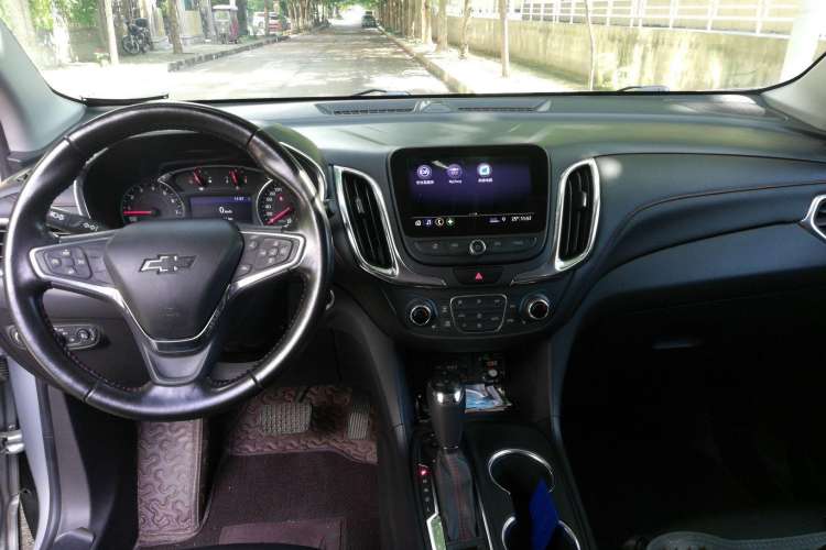Used Chevrolet Equinox 2019 Redline 550T Automatic All-Wheel-Drive RS Model China VI Standard Center Console