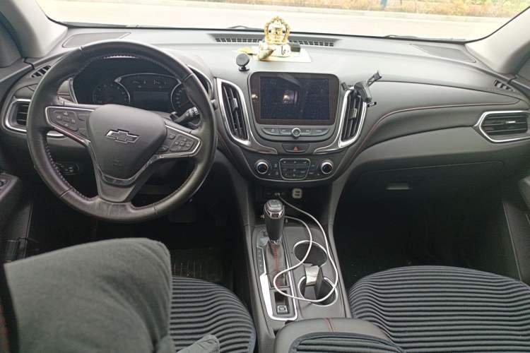 Used Chevrolet Equinox 2019 Redline 550T Automatic All-Wheel-Drive RS Model China VI Standard Center Console