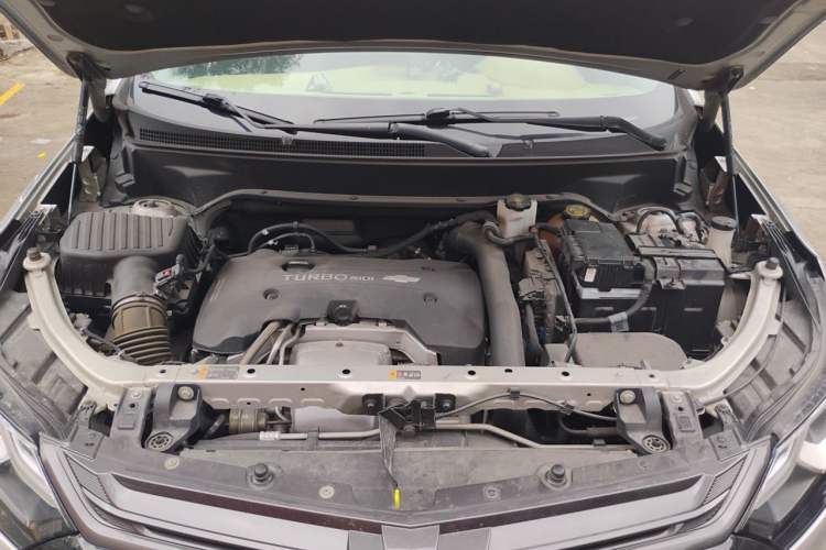 Used Chevrolet Equinox 2019 Redline 550T Automatic All-Wheel-Drive RS Model China V Standard Engine Bay