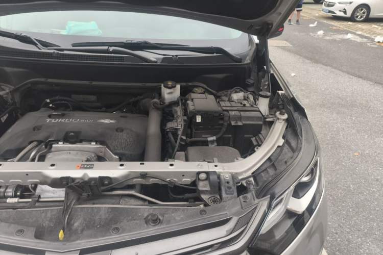 Used Chevrolet Equinox 2019 Redline 550T Automatic All-Wheel-Drive Trailblazer RS China VI Standard Engine Bay Left