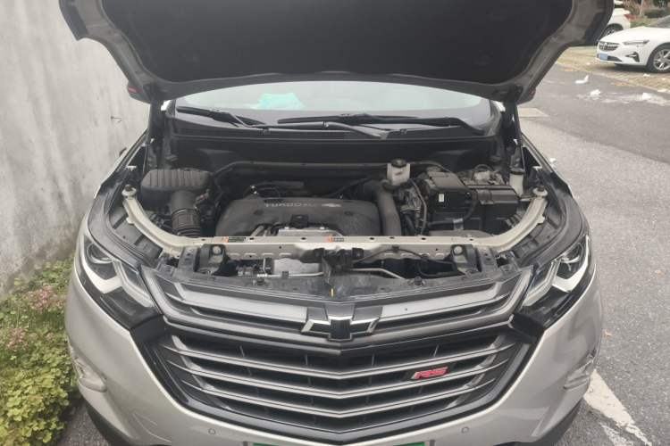 Used Chevrolet Equinox 2019 Redline 550T Automatic All-Wheel-Drive Trailblazer RS China VI Standard Engine Bay