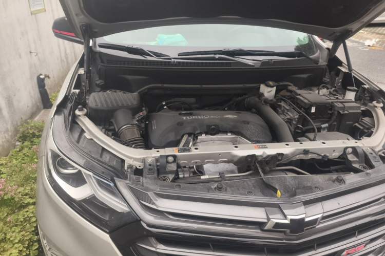 Used Chevrolet Equinox 2019 Redline 550T Automatic All-Wheel-Drive Trailblazer RS China VI Standard Engine Bay Right