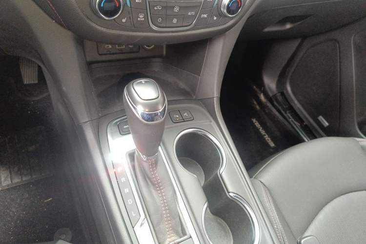 Used Chevrolet Equinox 2019 Redline 550T Automatic All-Wheel-Drive Trailblazer RS China VI Standard Gear Lever