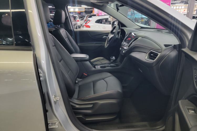 Used Chevrolet Equinox 2019 Redline 550T Automatic All-Wheel-Drive RS Model China V Standard Interior 8