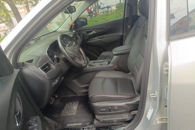Used Chevrolet Equinox 2019 Redline 550T Automatic All-Wheel-Drive Trailblazer RS China VI Standard Left Front Seat