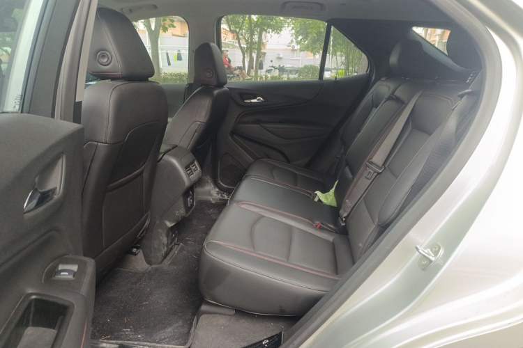 Used Chevrolet Equinox 2019 Redline 550T Automatic All-Wheel-Drive Trailblazer RS China VI Standard Left Rear Seat
