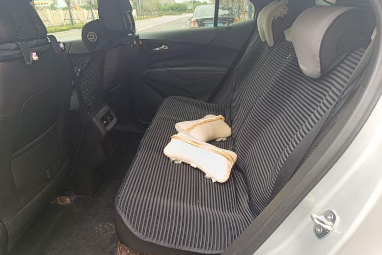 Used Chevrolet Equinox 2019 Redline 550T Automatic All-Wheel-Drive RS Model China VI Standard Left Rear Seat