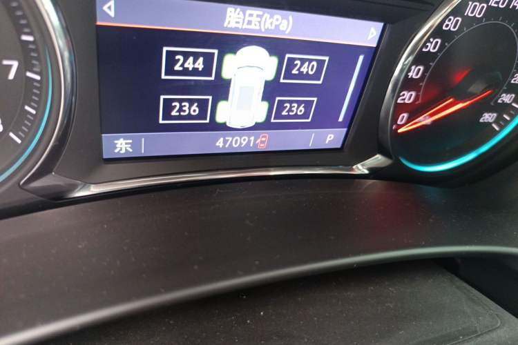 Used Chevrolet Equinox 2019 Redline 550T Automatic All-Wheel-Drive RS Model China VI Standard Odometer Close Up