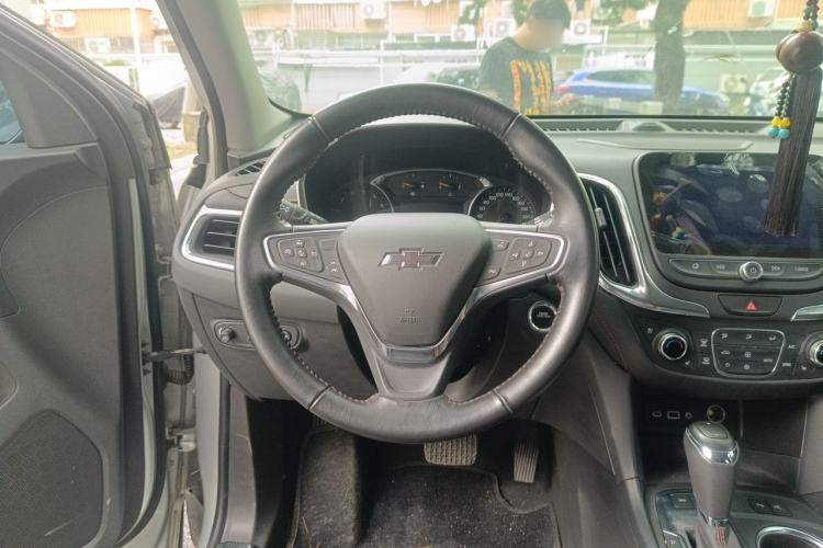 Used Chevrolet Equinox 2019 Redline 550T Automatic All-Wheel-Drive Trailblazer RS China VI Standard Steering Wheel