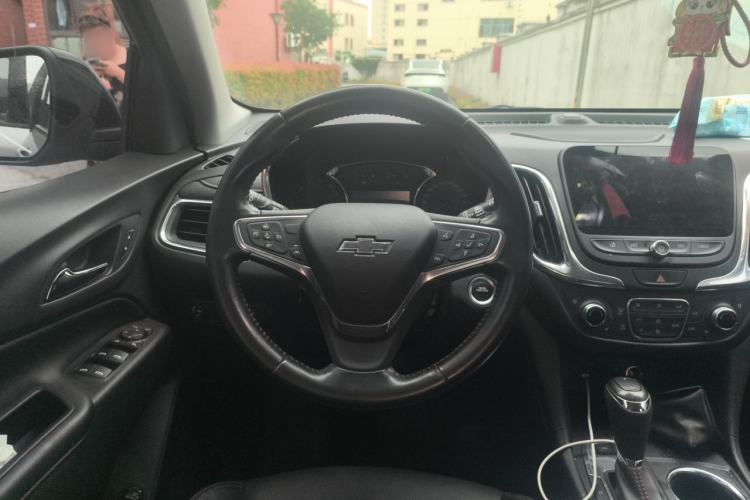 Used Chevrolet Equinox 2019 Redline 550T Automatic All-Wheel-Drive Trailblazer RS China VI Standard Steering Wheel