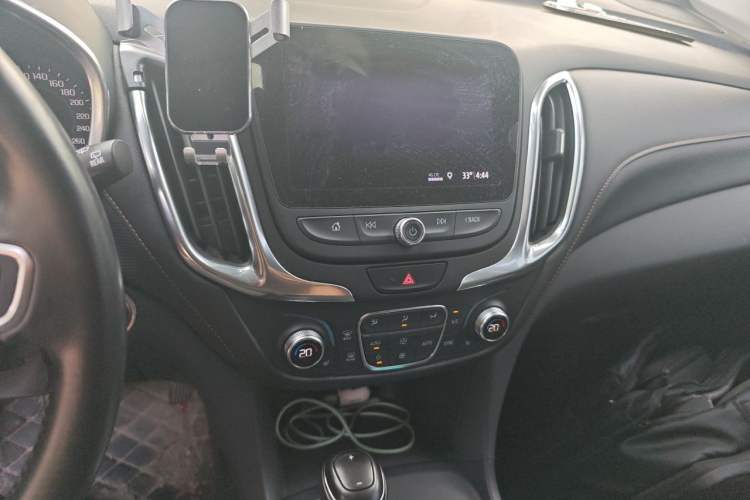 Used Chevrolet Equinox 2019 535T Automatic YuJie Edition China V Standard Audio And AC Panel