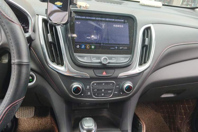 Used Chevrolet Equinox 2019 Redline 550T Automatic All-Wheel-Drive RS Model China VI Standard Audio And AC Panel