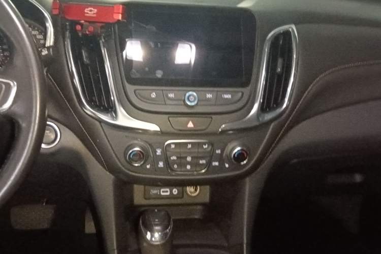 Used Chevrolet Equinox 2019 535T Automatic YuJie Edition China VI Audio And AC Panel