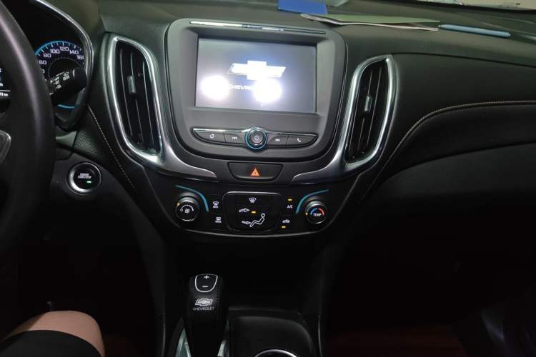 Used Chevrolet Equinox 2019 535T Automatic Chijie Edition China VI Audio And AC Panel