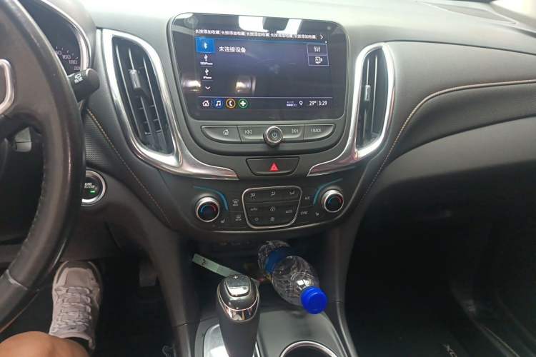 Used Chevrolet Equinox 2019 535T Automatic YuJie Edition China V Standard Audio And AC Panel