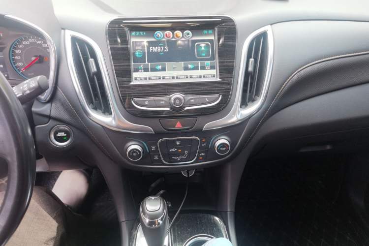 Used Chevrolet Equinox 2019 535T Automatic Chijie Edition China V Standard Audio And AC Panel