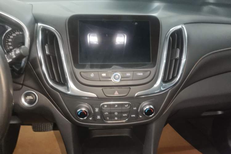 Used Chevrolet Equinox 2019 535T Automatic YuJie Edition China VI Audio And AC Panel