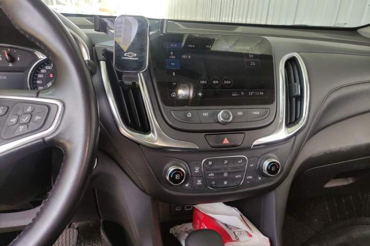 Used Chevrolet Equinox 2019 535T Automatic YuJie Edition China VI Audio And AC Panel