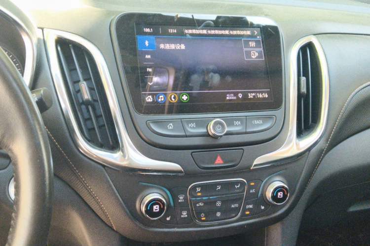 Used Chevrolet Equinox 2019 535T Automatic YuJie Edition China V Standard Audio And AC Panel