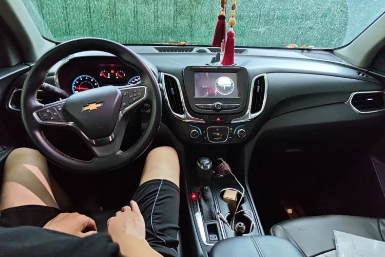 Used Chevrolet Equinox 2019 535T Automatic Lingjie Edition China VI Standard Center Console