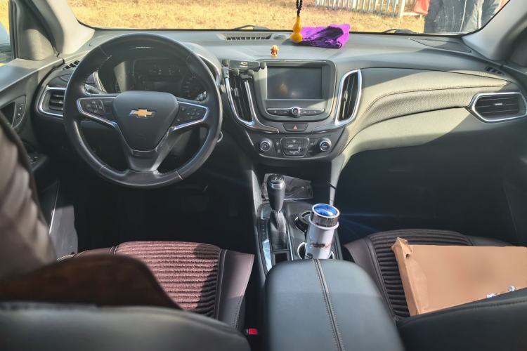 Used Chevrolet Equinox 2019 535T Automatic Chijie Edition China VI Center Console