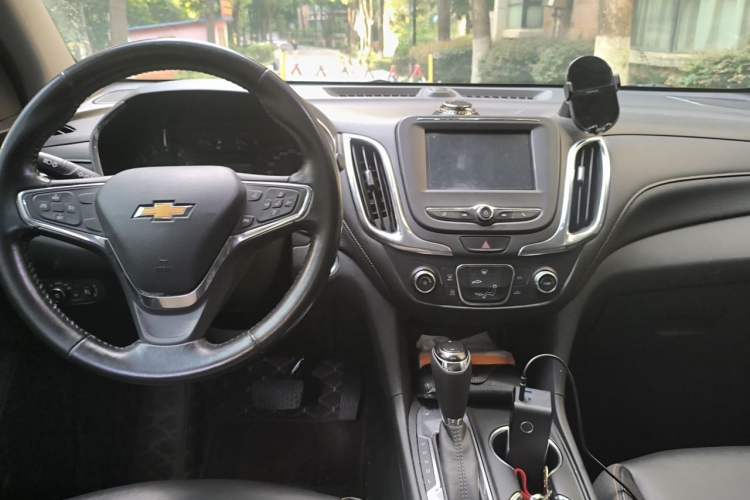 Used Chevrolet Equinox 2019 535T Automatic Chijie Edition China VI Center Console