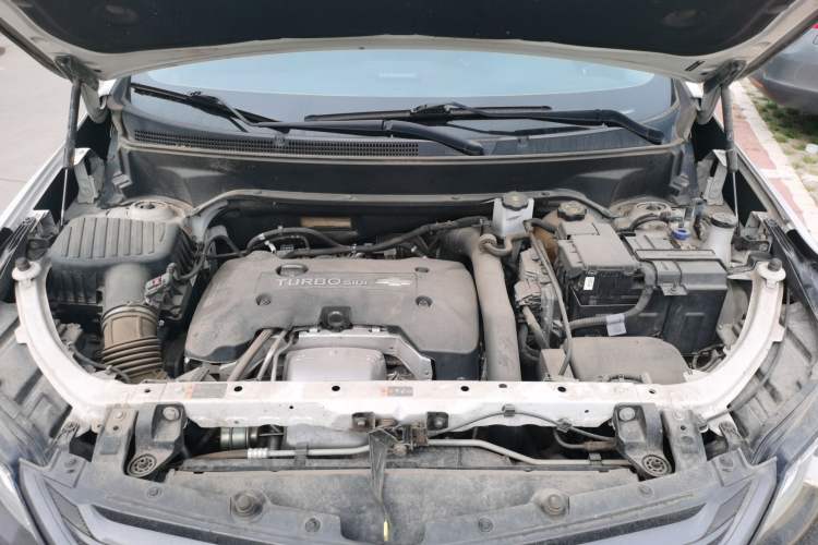 Used Chevrolet Equinox 2019 Redline 550T Automatic All-Wheel-Drive RS Model China V Standard Engine Bay