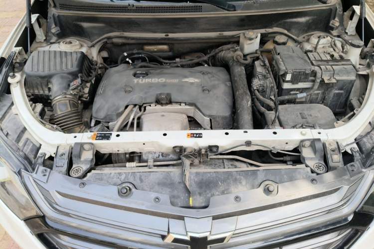 Used Chevrolet Equinox 2019 Redline 550T Automatic All-Wheel-Drive RS Model China V Standard Engine Bay