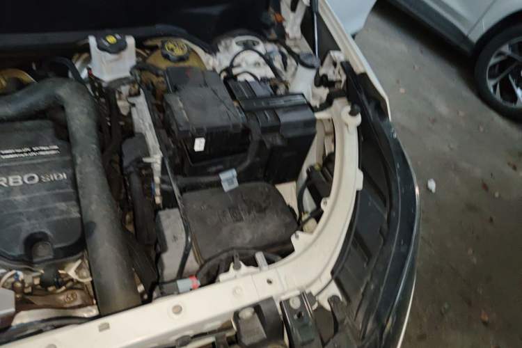 Used Chevrolet Equinox 2019 535T Automatic Lingjie Edition China VI Standard Engine Bay Left