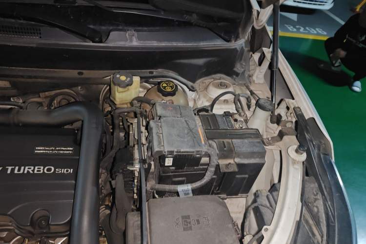Used Chevrolet Equinox 2019 535T Automatic YuJie Edition China VI Engine Bay Left